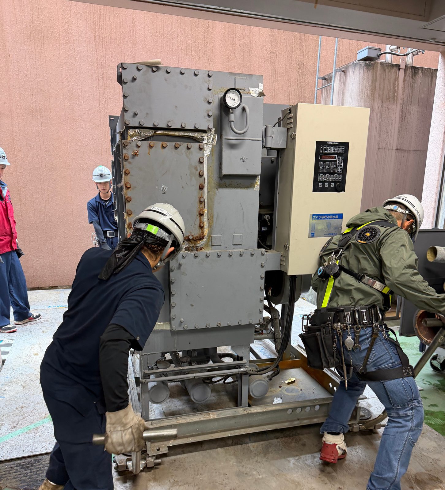 某大学 熱源機器撤去工事の写真